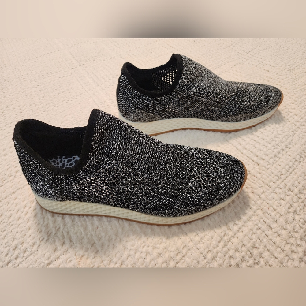 Urban Sports Jslides Women's Black Silver Metallic Mesh Slip-On Sneakers Sz 9